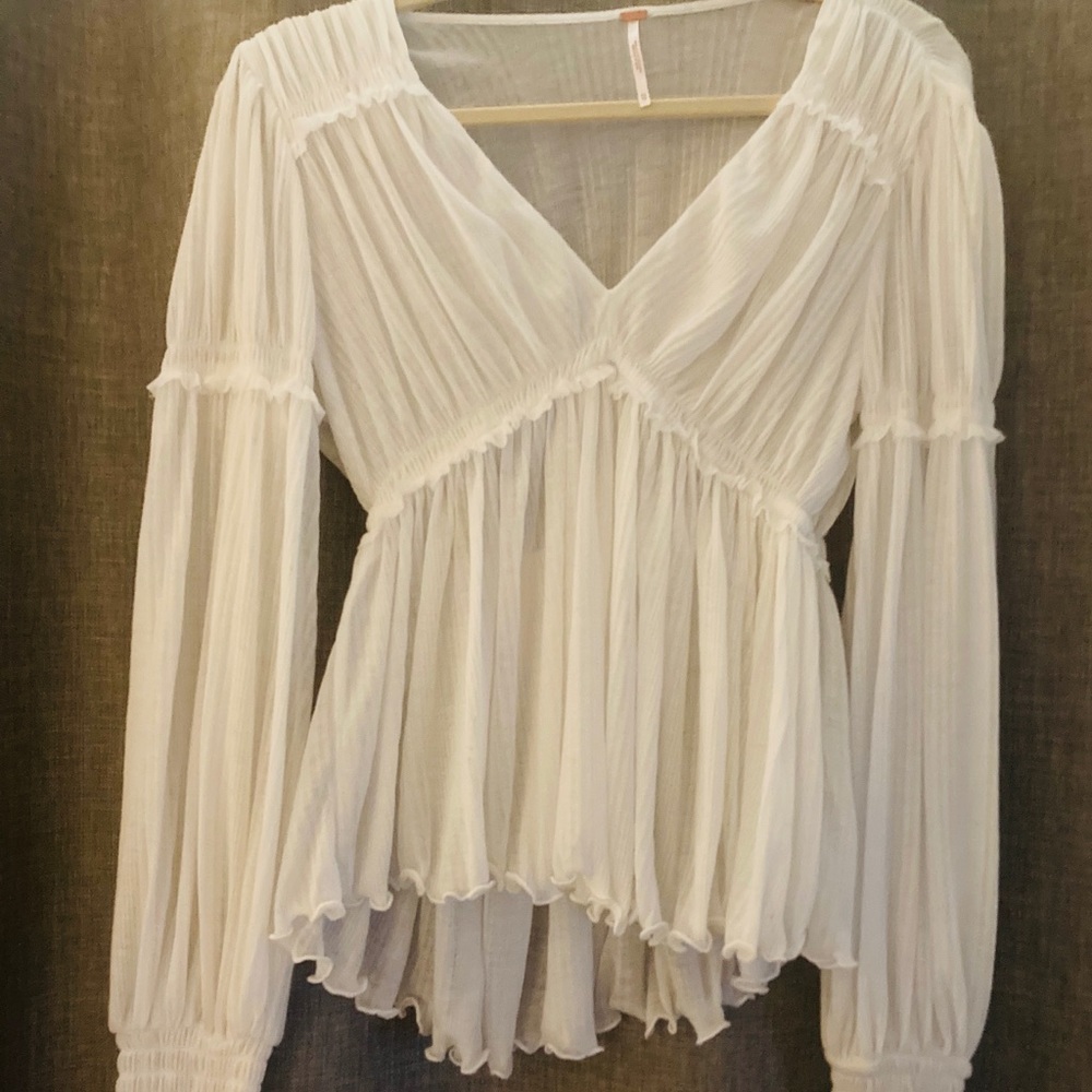 Free People white top !